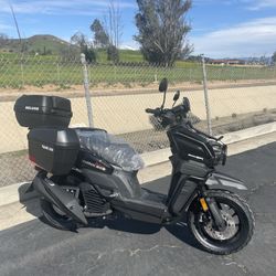 New 200cc. EFI. Scooter. Great For Deliveries 65-70MPH. On Sale At Turbopowersports