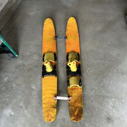 Boats skis