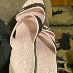 Crocks Size 8