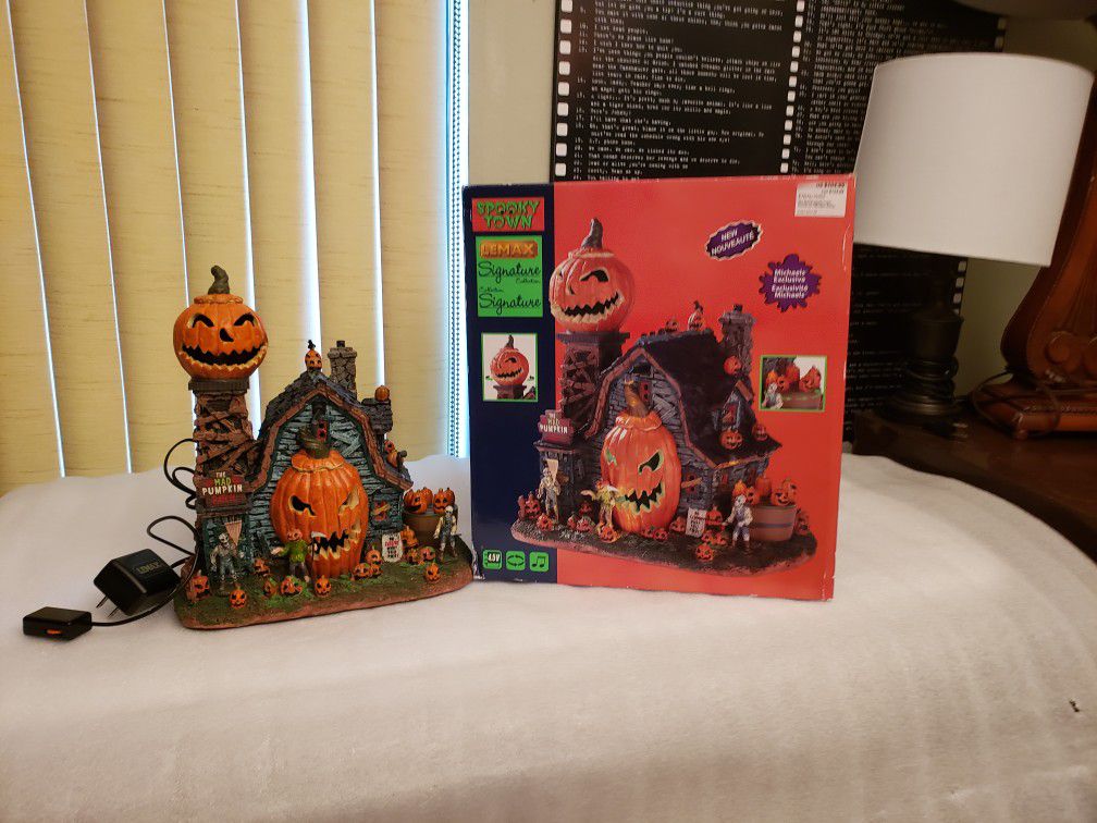 Lemax Mad Pumpkin Patch Spooky Town Village Piece w/Orig Box ***does not stay on.. READ description** $85 or best offer 