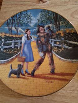 Dorothy and scarecrow  plate,glinda plate,Oz characters  plate