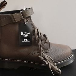 Dr Martens Futura DMS Olive Women's Size 9 (Never worn)