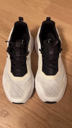 On Cloud Women’s Gym Shoes Size 8.5