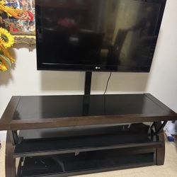LG TV with Stand — Excellent Condition