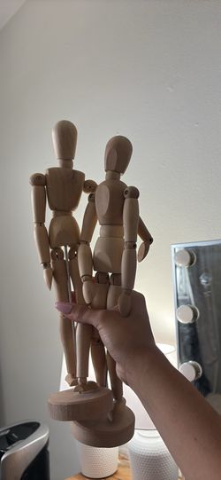 Wood manequin
