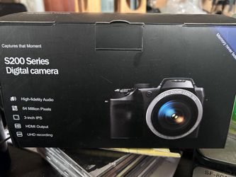 S200 Series Digital Camera With Case