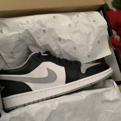 Air Jordan 1 Low ‘ Smoke Grey ‘