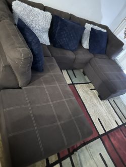 COUCH /SOFA 2 END TABLES