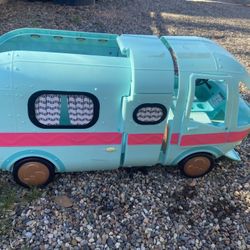 OMG Glamper Fashion Camper- Van 2-in-1 Playset