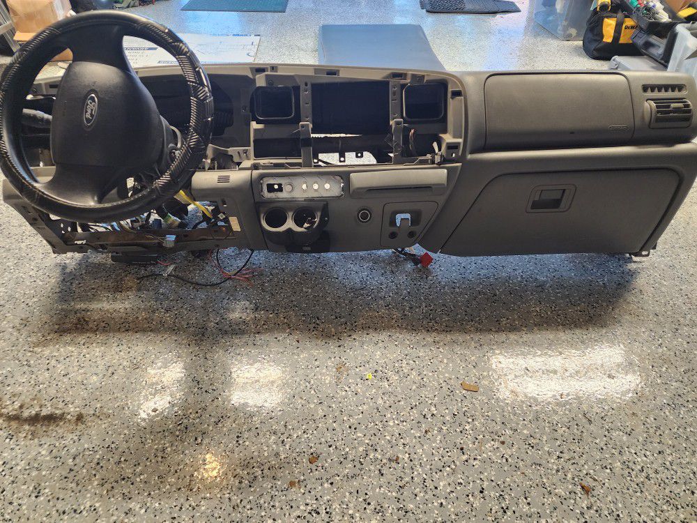 2006 FORD F350 XL Dash For Parts
