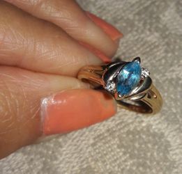 10Kgold ring aquamarine w/CZ stones both sides size 7.5