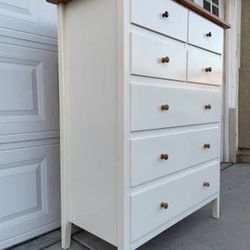 Chest of Drawers,Dresser Dimensions: 40”(W)x19”(D)x49”(H) Great working
