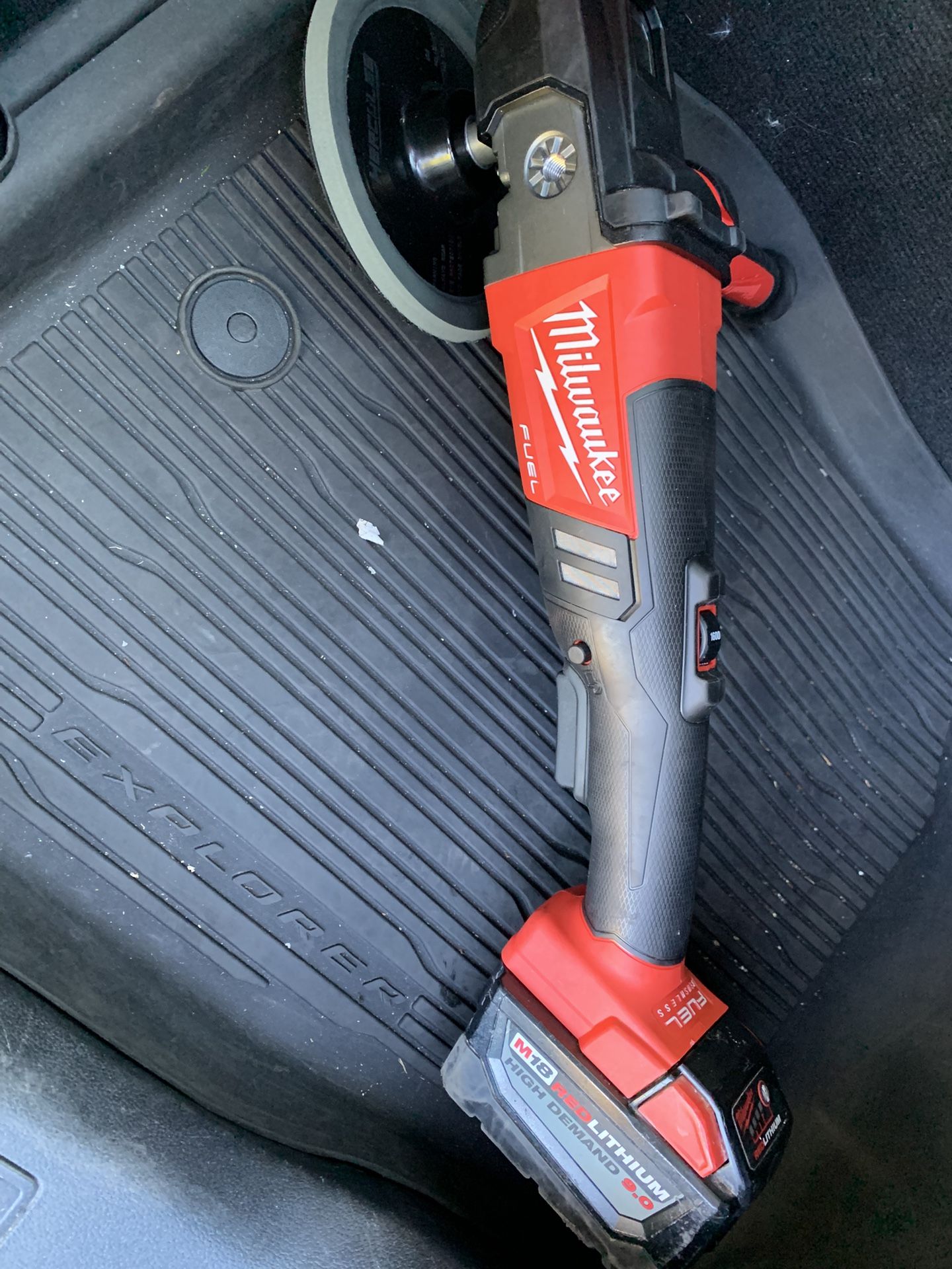Milwaukee 2738-20 M18 FUEL 18V Lithium-Ion Brushless Cordless 7 in. Variable Speed Polisher