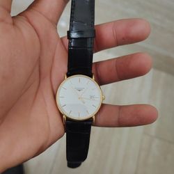 I am selling an 18k 750 gold watch.