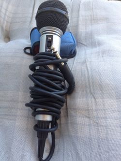 Microphone --- no name brand --