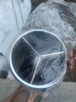 Giant Mercedes emblem