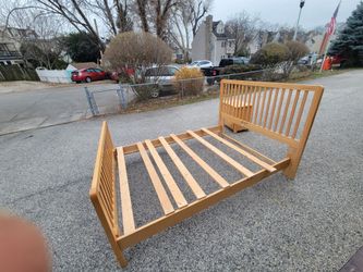 Queen Frame with Slats