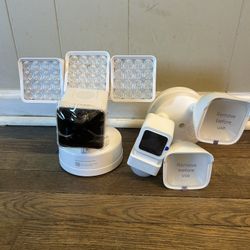 Wyze Floodlight + Camera – No Box (Plastic Still On)