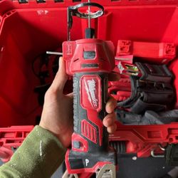 DRYWALL TOOLS WITH CHARGER AND BATTERY 