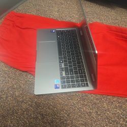 NEW Samsung Galaxy Book 360 i5 15" 16GB 512 - OBO