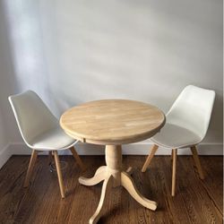 Breakfast table with chairs 