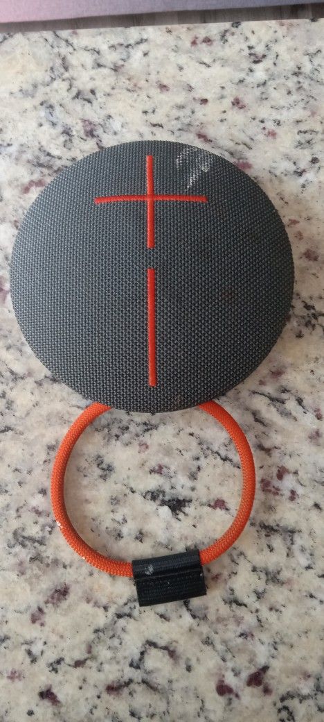 UE ROLL 2 portable Speaker