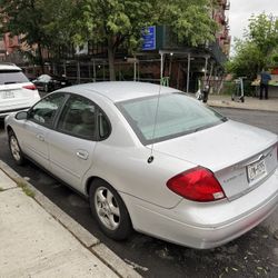 2002 Ford Taurus