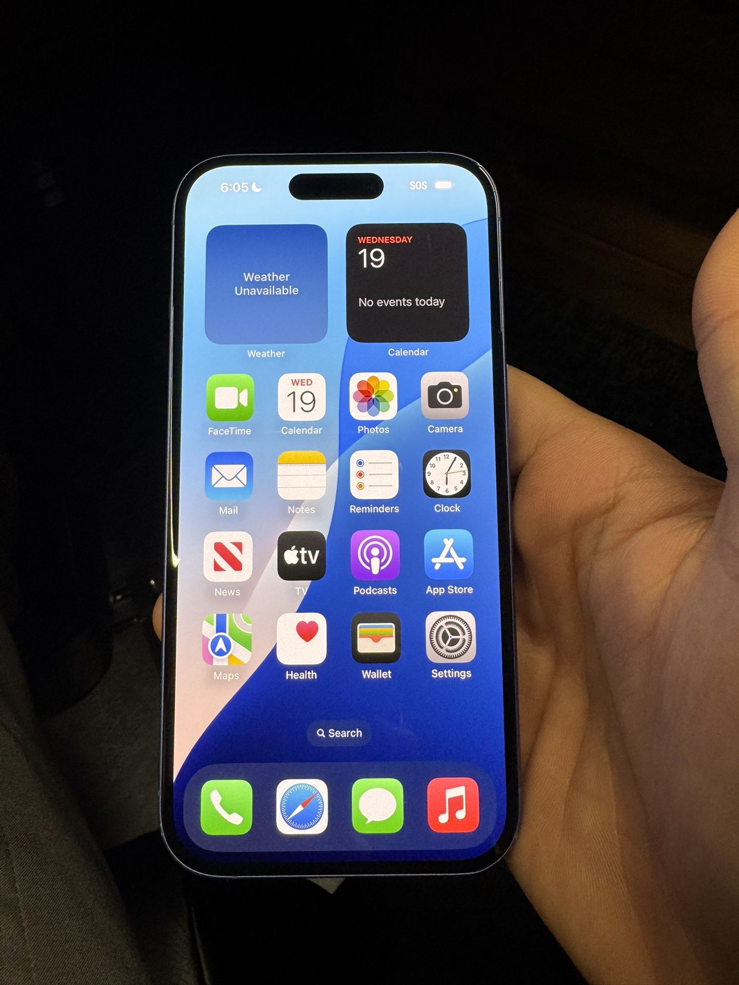 iPhone 16 - AT&T Locked - Back Cracked
