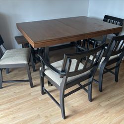 Dining Room W/ Leaf Table And 4 Chairs