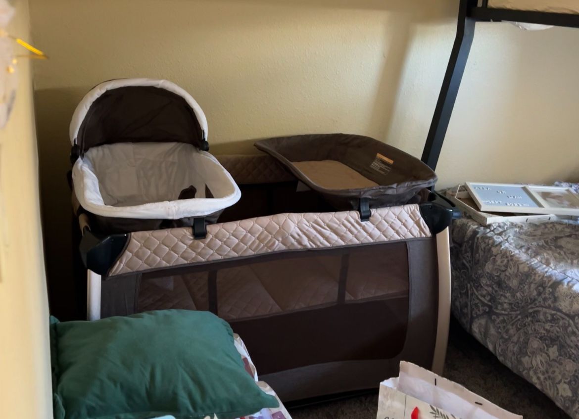 Bassinet/Full Playpen 