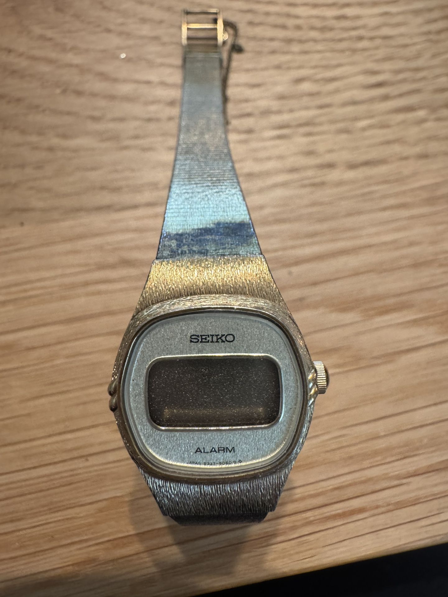 Vintage Seiko Ladies Gold Tone Digital Watch. Needs Battery