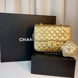 LUXURY CHANEL GOLD  BAG PRICE IS $135.00 