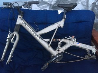Cannondale supper v400 Fat head bike frame and all but wheels for
