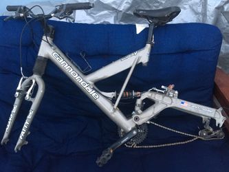 Cannondale supper v400 Fat head bike frame and all but wheels for