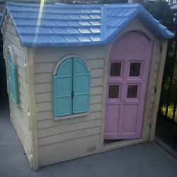 Kids Play House Door Is Broken 