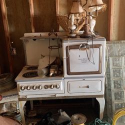 Antique Store And Old Lamps