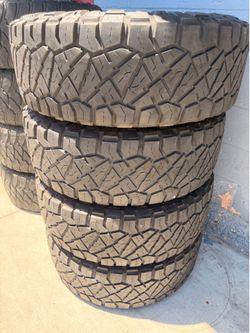 37x12.50r17 Nitto tires en excelentes Conditiones de Vida las 4