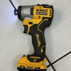 DEWALT 20V MAX Atomic Impact Drive Kit, 1/4in. Drive, Model# DCF809 with 1 battery Pack 