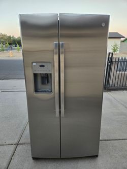 Refrigerator GE Stainless Steel Counter Depth Year 2025
