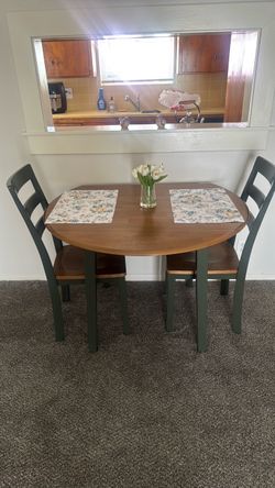 Dinette table and all four chairs