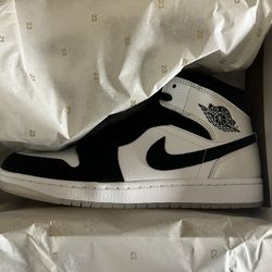 Jordan 1 mid