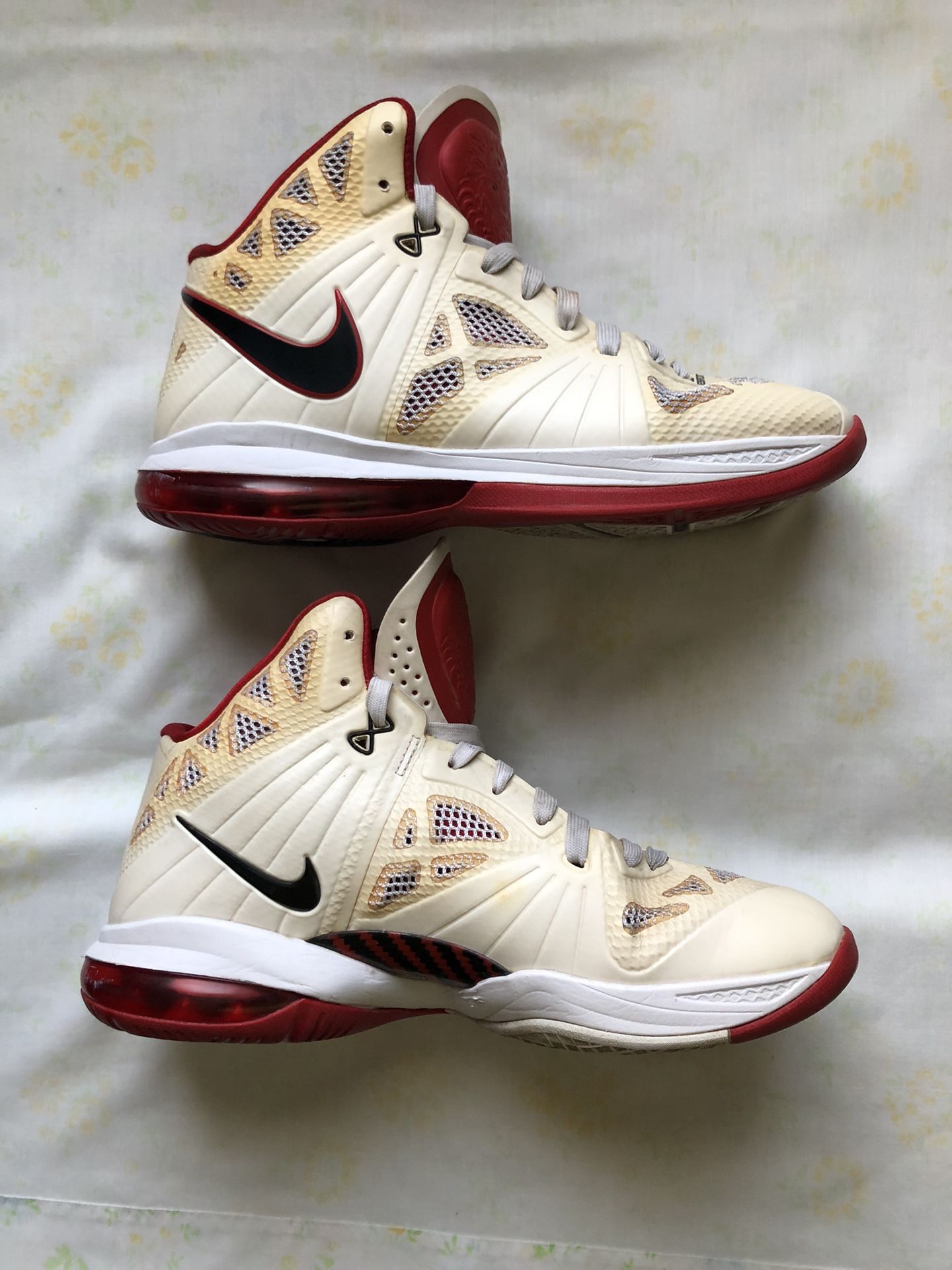 Nike Air Max Zoom Lebron James 828 Size 10.5 Shoes Have Yellow Areas Due To Age 2010 Shoes Still Have Overall Good Condition