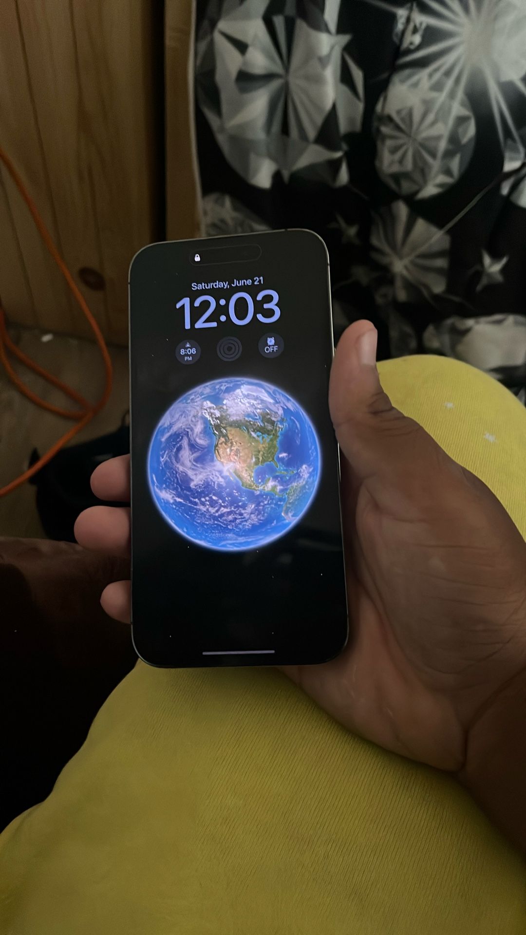 Iphone 14 cracked in the back unlocked