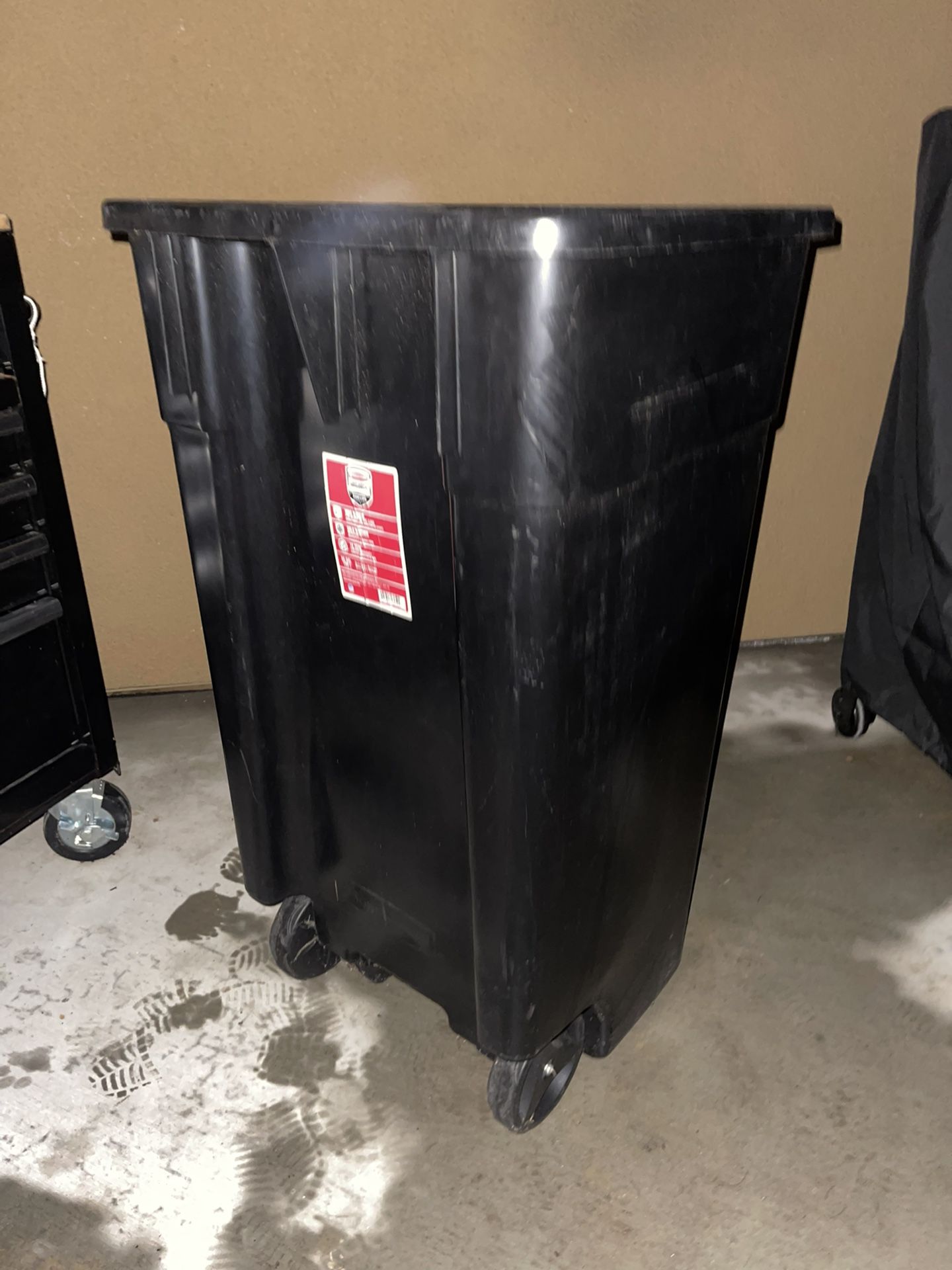  EtixXl 50 gal Roughneck Wheeled Plastic Garage Trash Can, Black  : Industrial & Scientific
