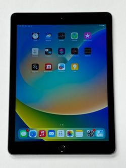 Apple iPad 5  9.7” 32GB Wi-Fi Tablet