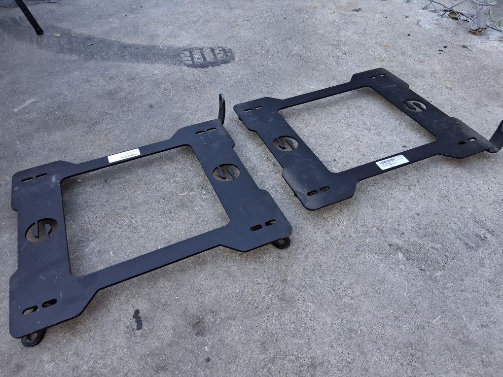Universal seat brackett's bmw