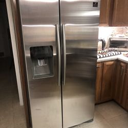 Samsung Refrigerator Like New