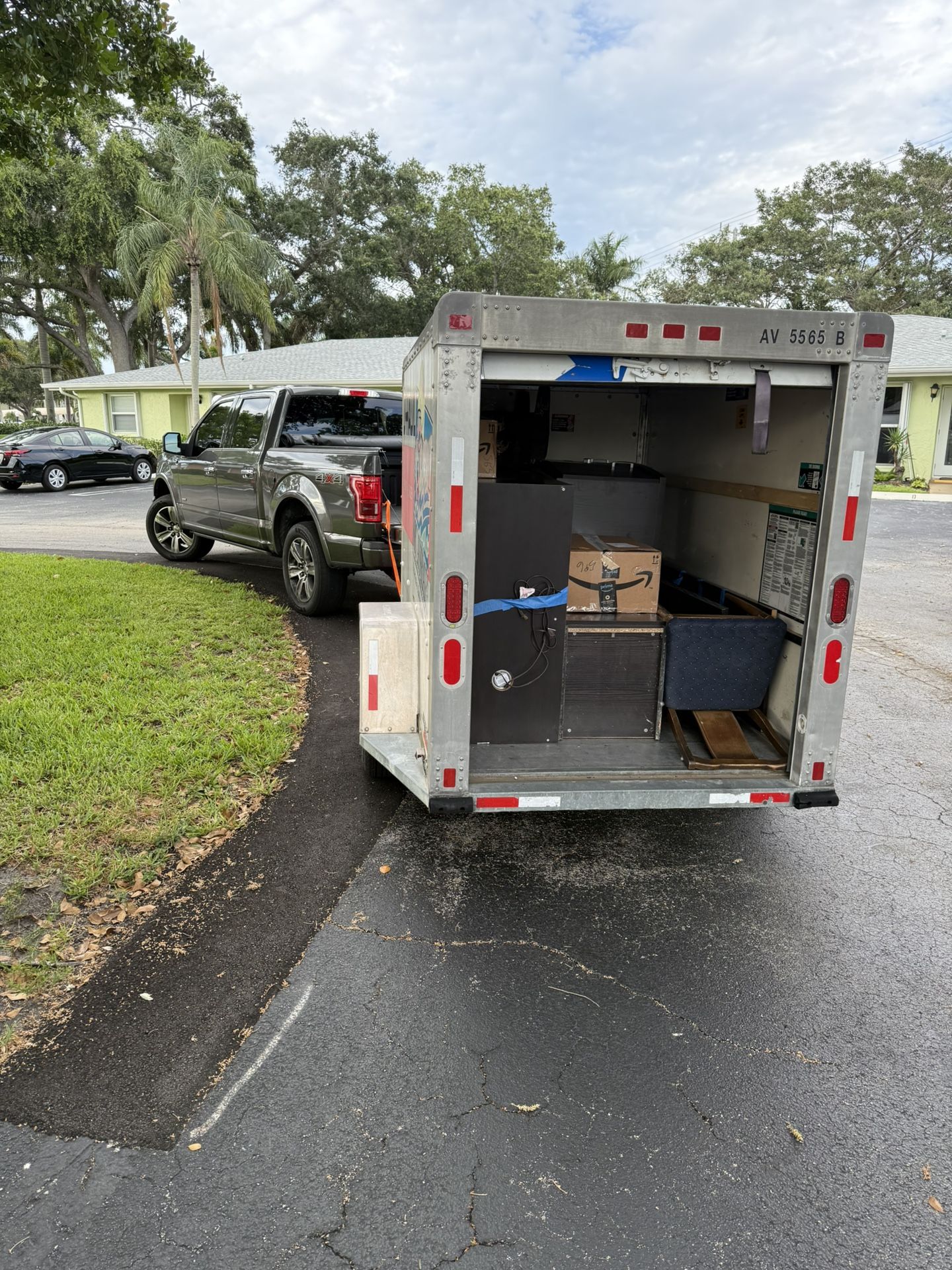 MOVE BOXES TV APPLIANCE EQUIPMENT