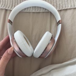 Beats By Dre Wireless Rose gold Headphones 