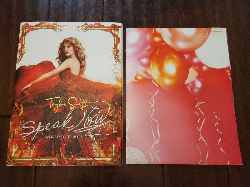 Taylor Swift Speak Now World Tour 2011 Book + Poster
